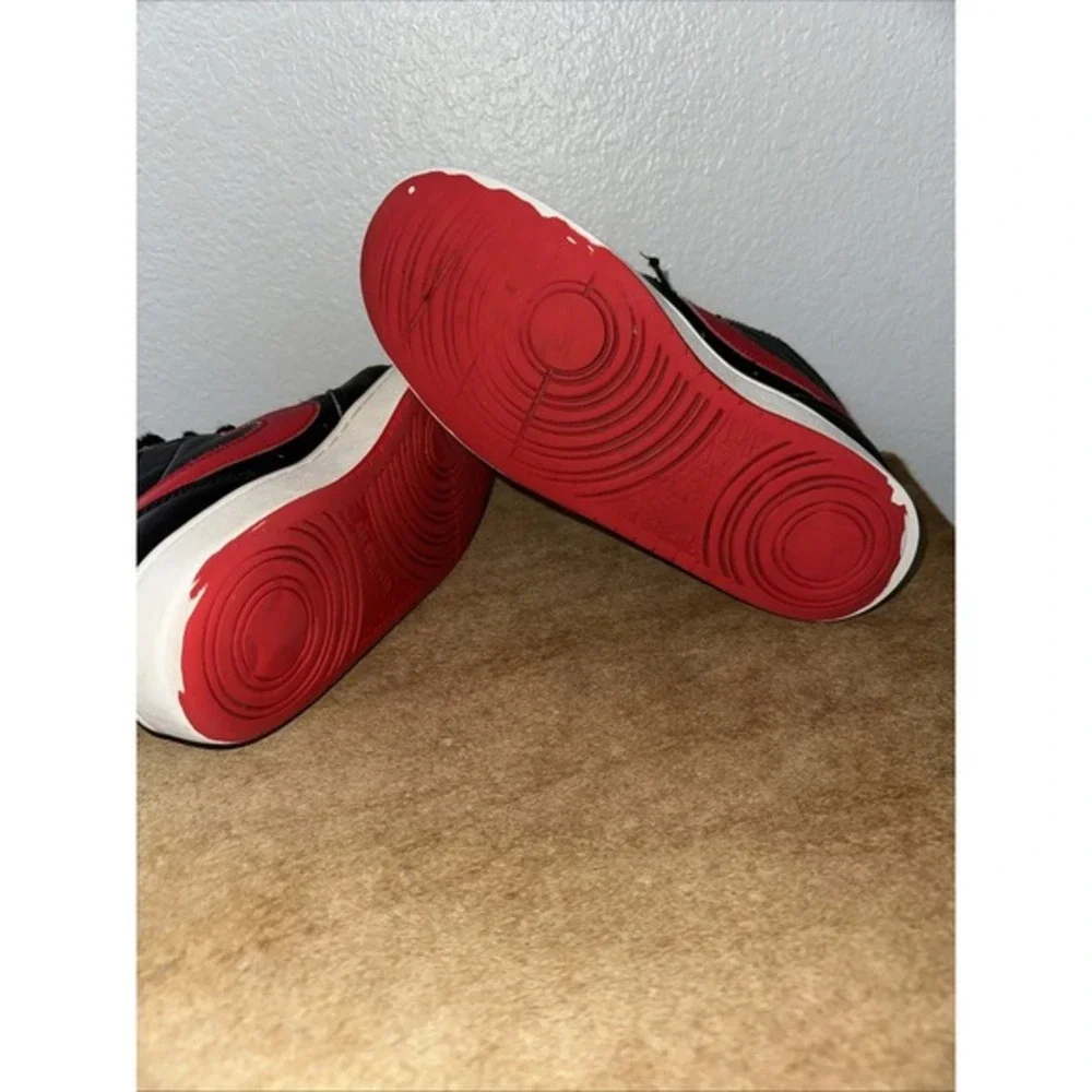 NIKE Kids‎ COURT BOROUGH Mid 2 BLACK/RED/WHITE Leather BASKETBALL SNEAKERS 6.5